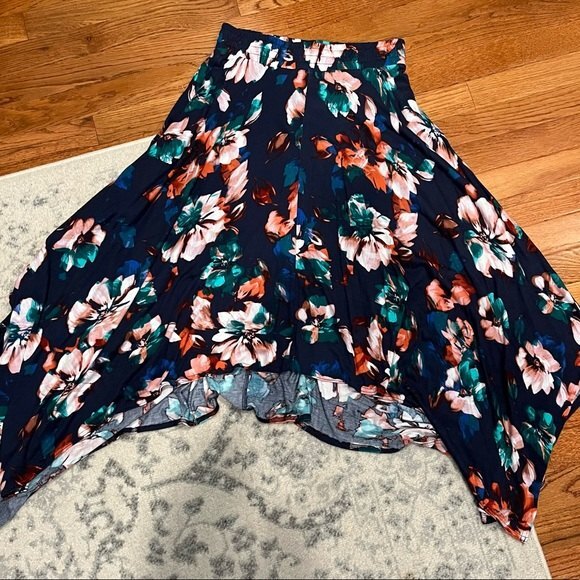 NWT Simply Vera Vera Wang FLORAL HAZE Short Sleeve Shirt & Flowy Skirt Set Small - Picture 8 of 9